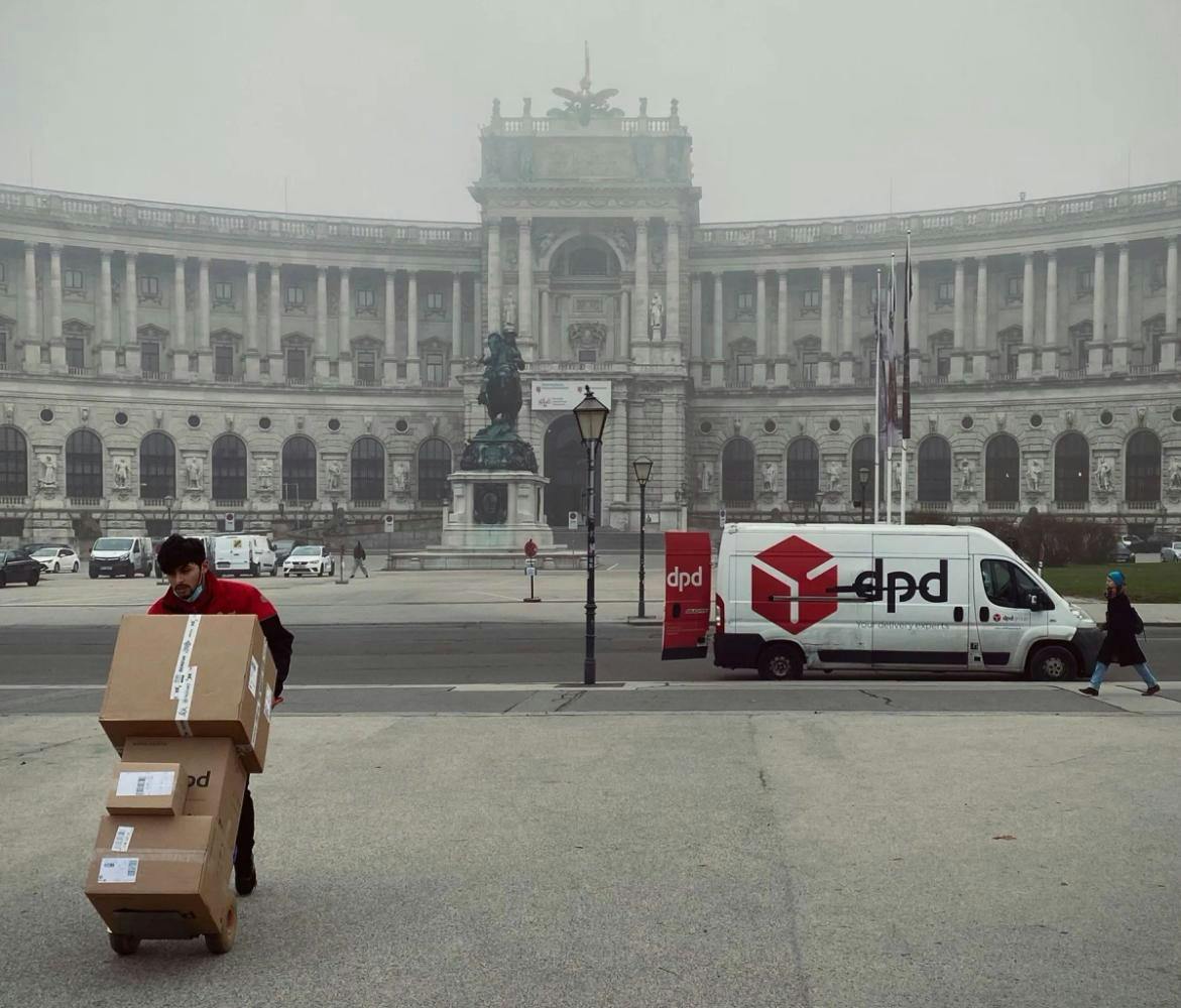 dpd courier delivering packages in Europe